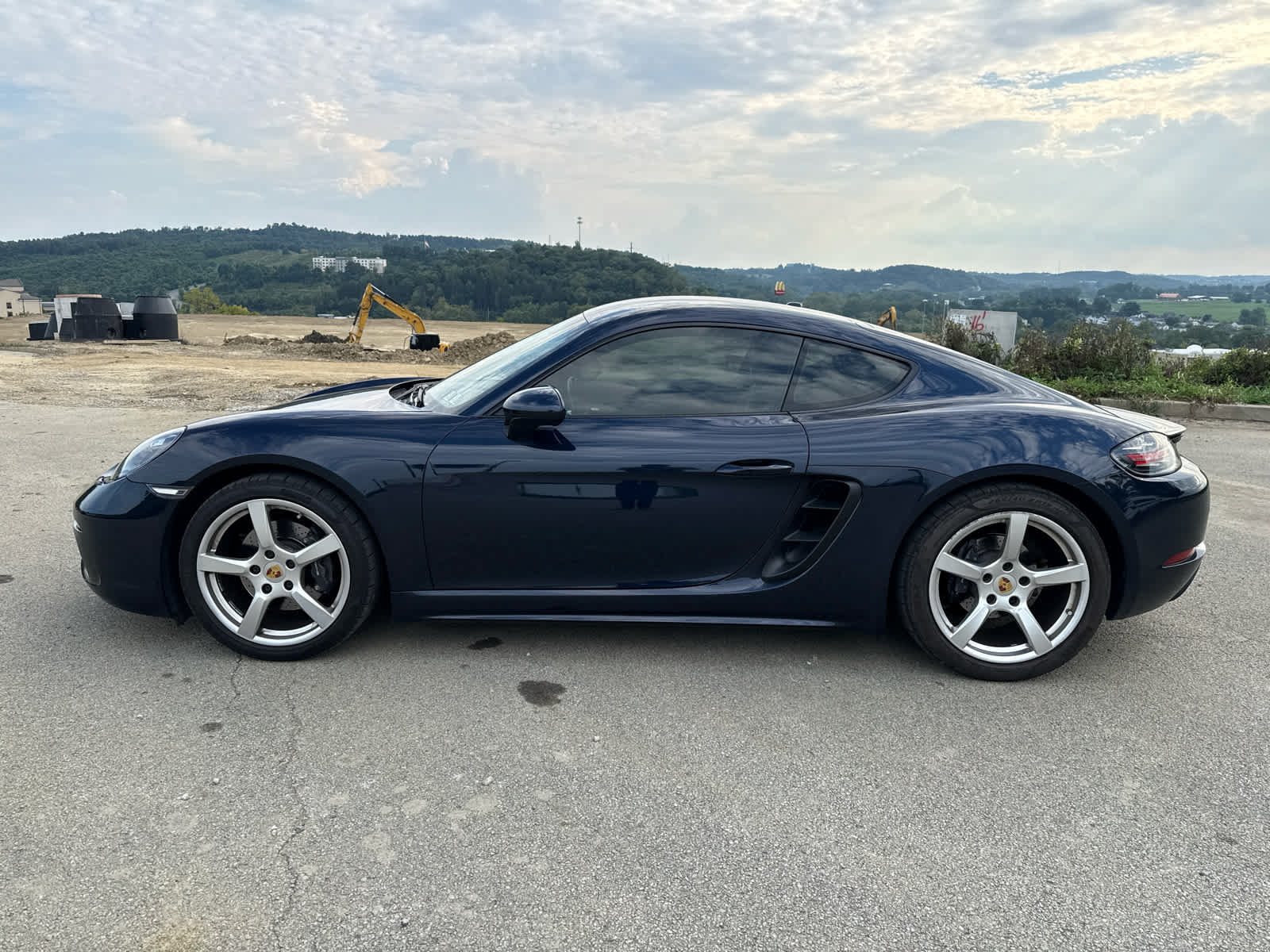 Used 2018 Porsche 718 Cayman RWD image 2