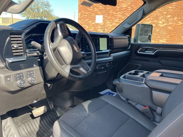 Used 2024 Chevrolet Silverado 3500 LT w/ Convenience Package image 16