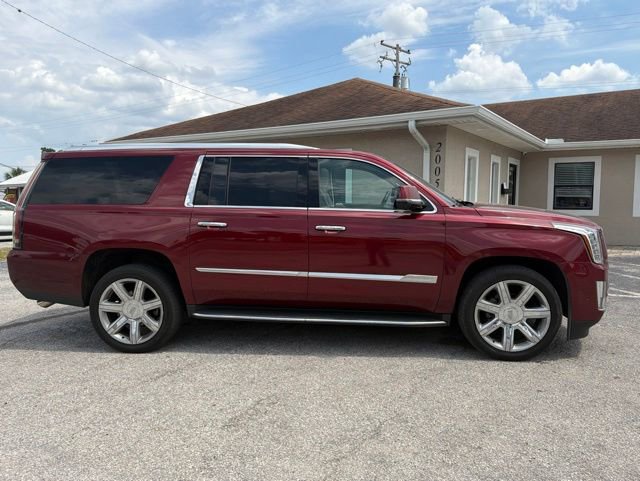 Used 2018 Cadillac Escalade ESV Luxury RWD image 4