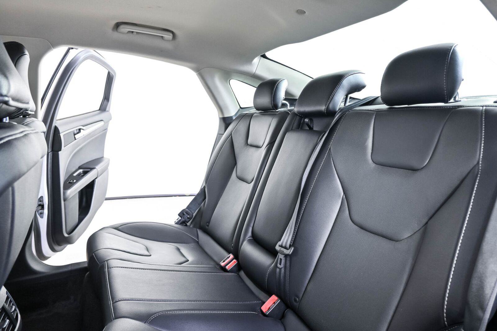 Used 2019 Ford Fusion Energi Titanium FWD image 20