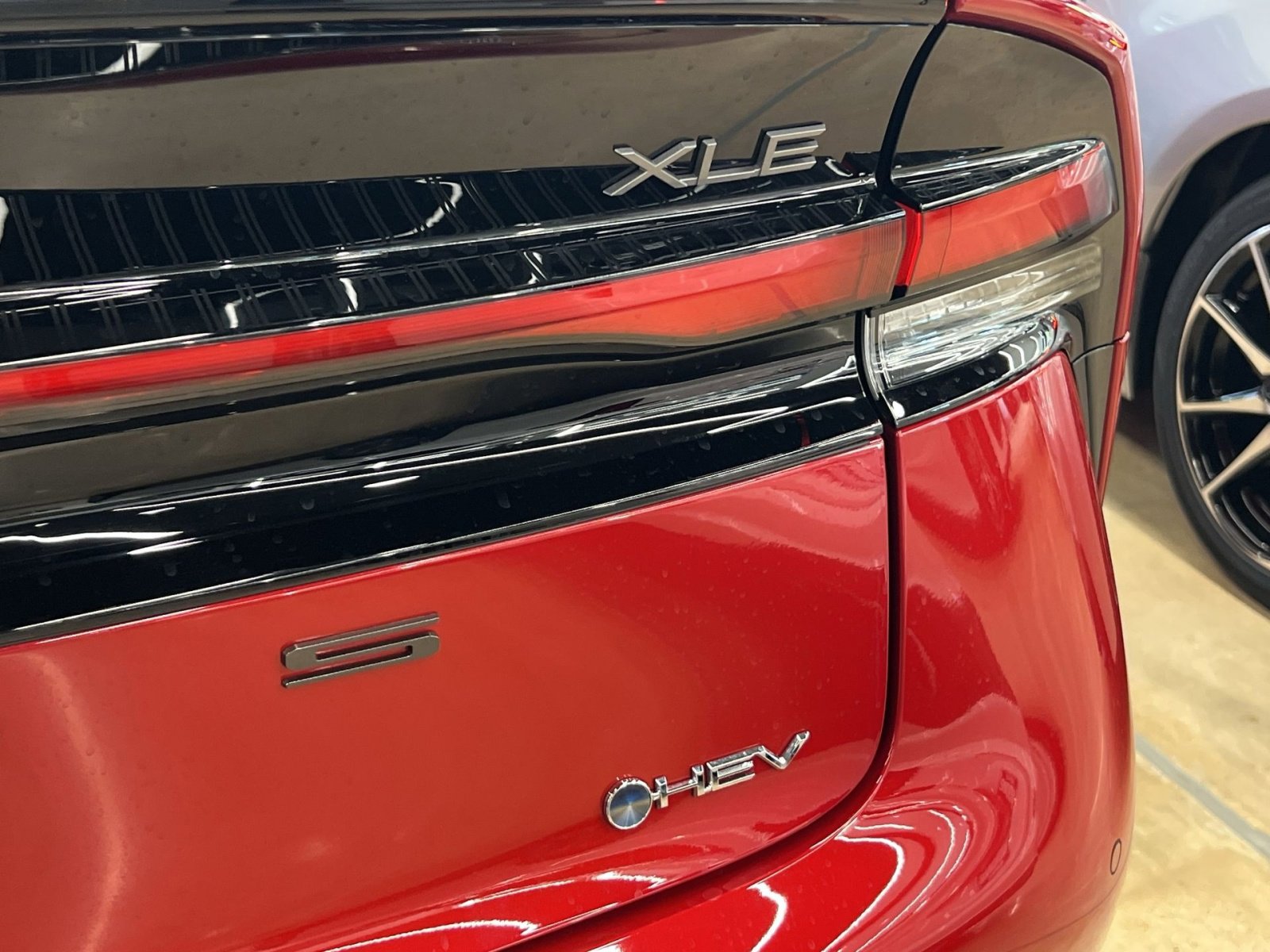 Used 2024 Toyota Prius XLE AWD/4WD image 23