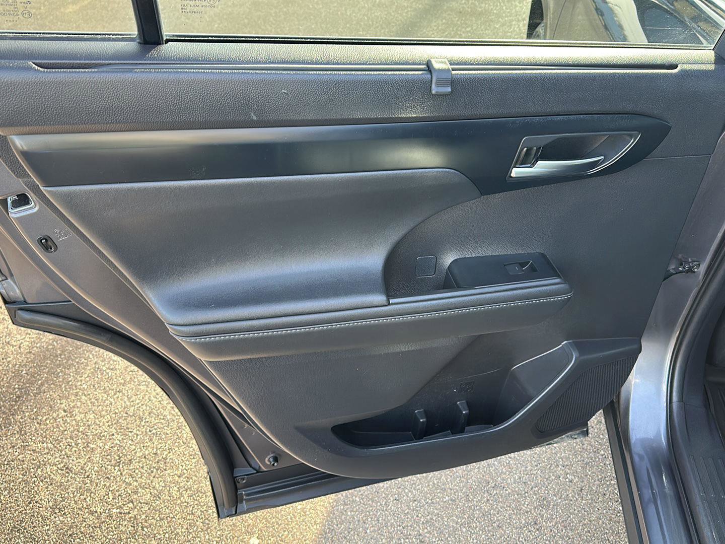 Used 2021 Toyota Highlander XLE image 17