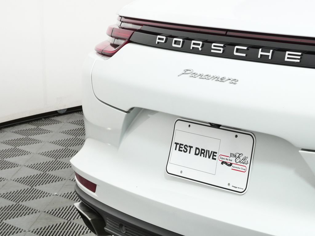 Used 2018 Porsche Panamera RWD image 31