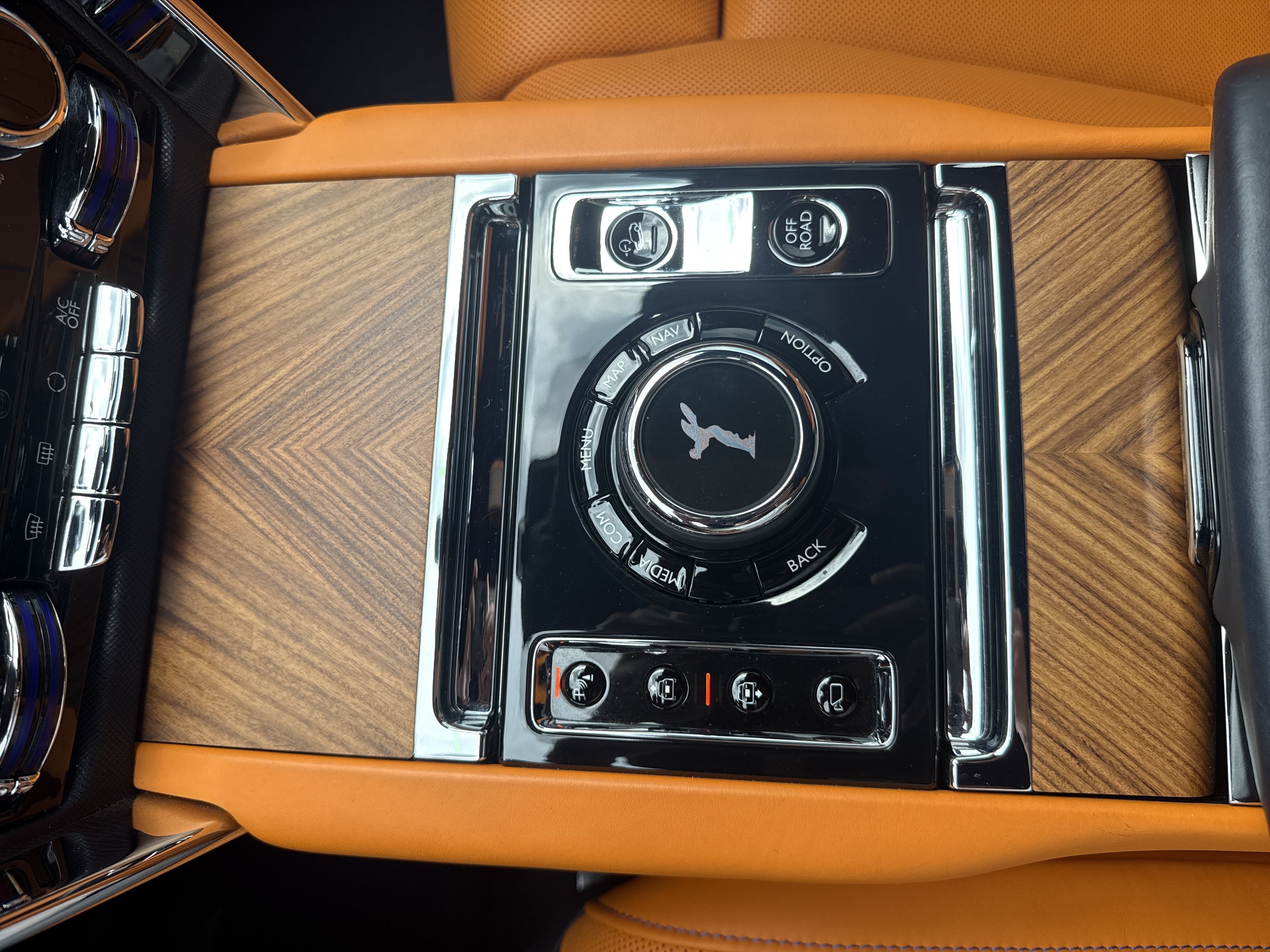 Certified 2021 Rolls-Royce Cullinan AWD/4WD image 47