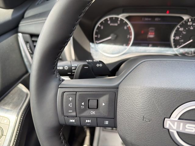 Used 2025 Nissan Rogue SV w/ SV Premium Package image 18