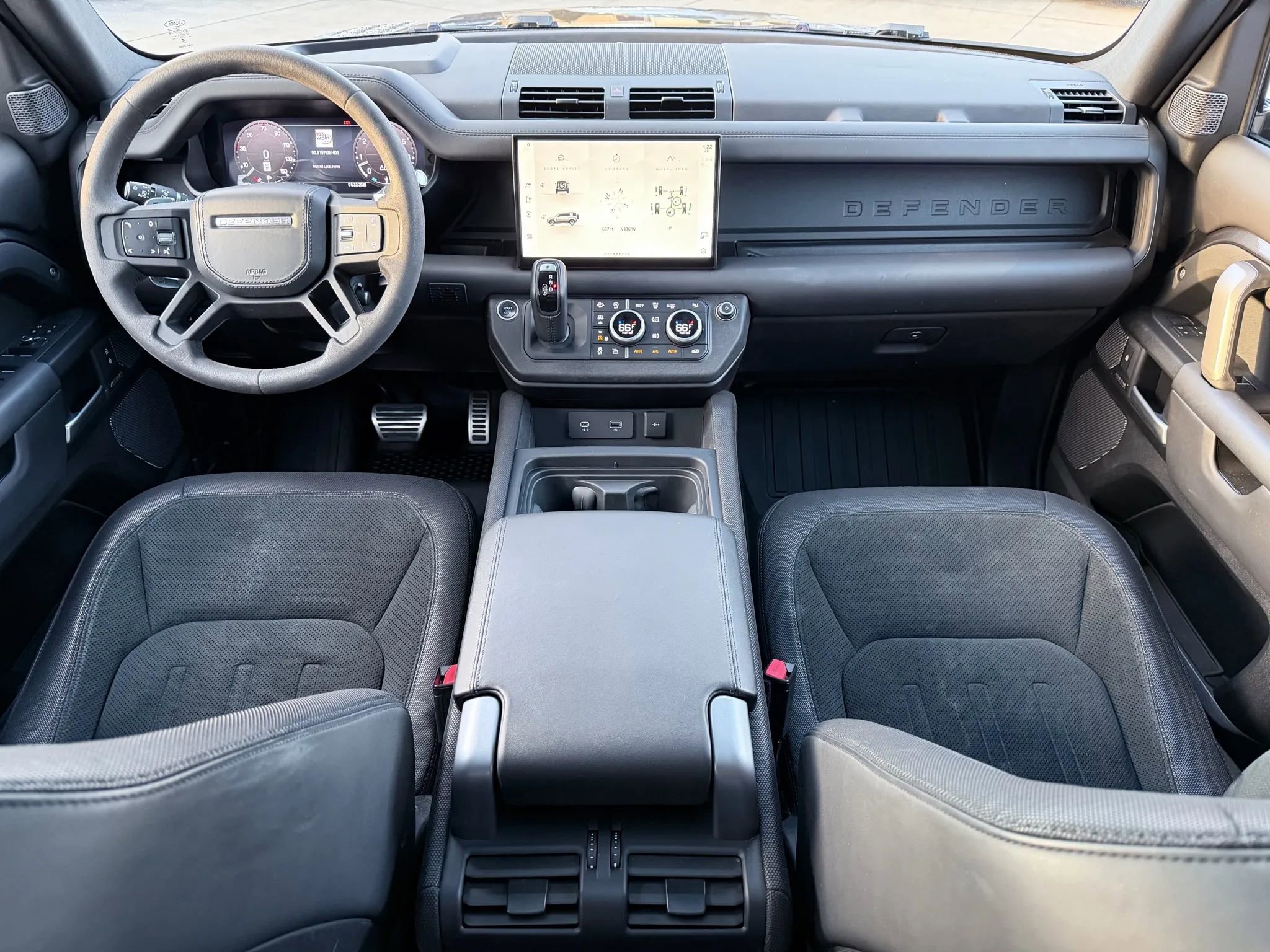 Used 2023 Land Rover Defender 110 V8 image 13