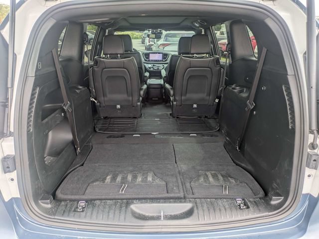 Used 2024 Chrysler Pacifica Limited w/ S Appearance Package FWD image 12