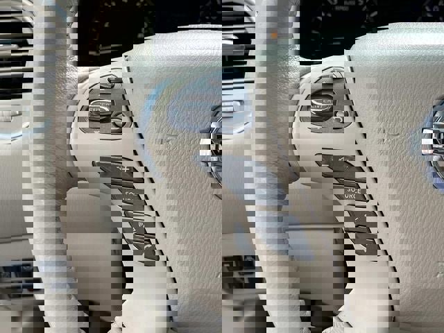 Used 2015 Nissan Pathfinder Platinum w/ Family Entertainment Package image 34