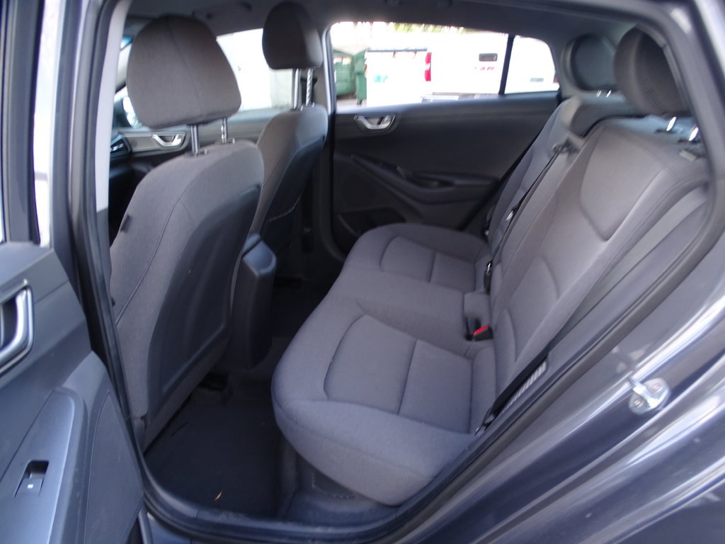 Used 2020 Hyundai Ioniq SE FWD image 9