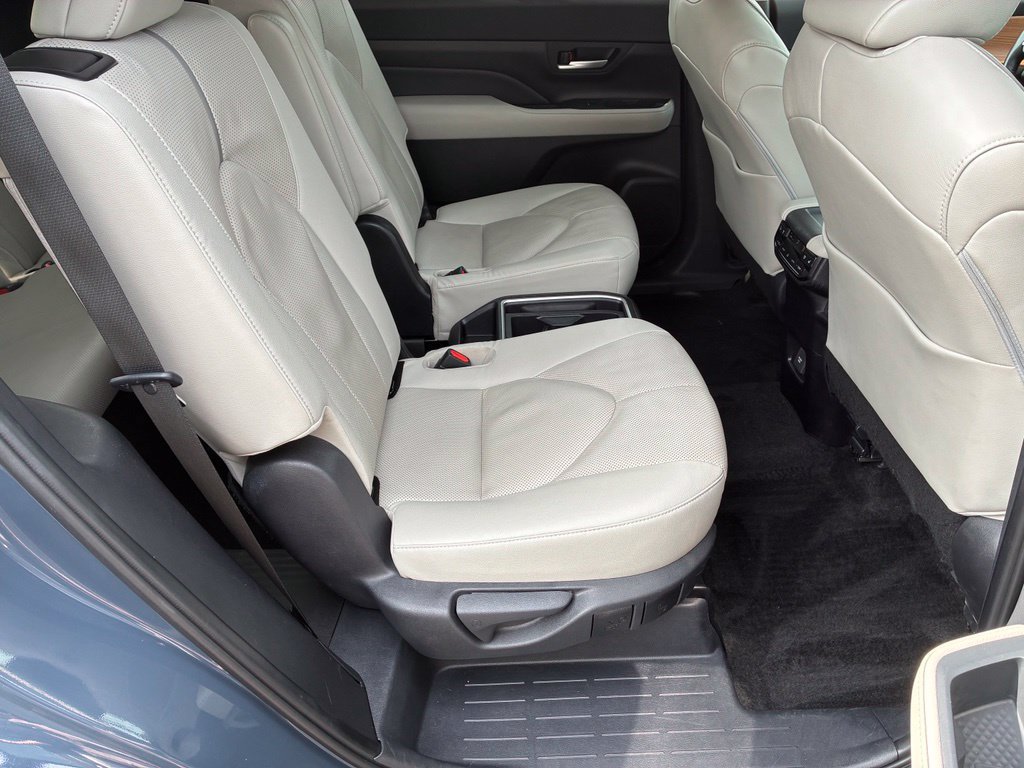 Used 2025 Toyota Grand Highlander AWD image 18