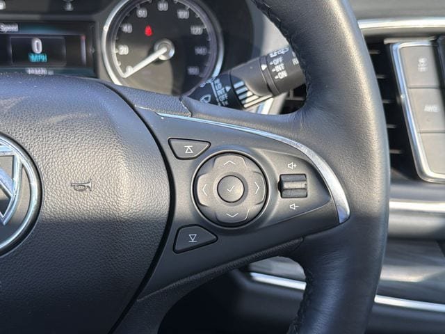 Used 2018 Buick Enclave Essence AWD/4WD image 26