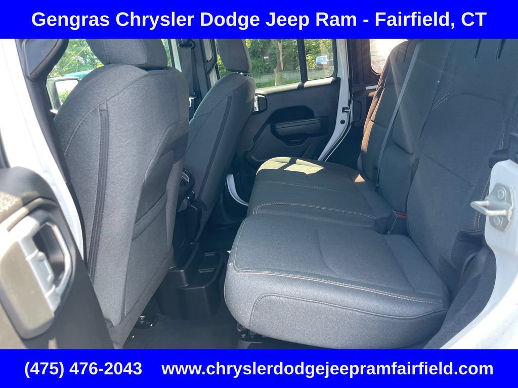 Certified 2024 Jeep Wrangler Unlimited w/ Convenience Group AWD/4WD image 38