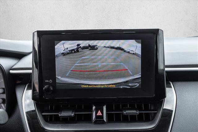 Used 2025 Toyota Corolla LE FWD image 16