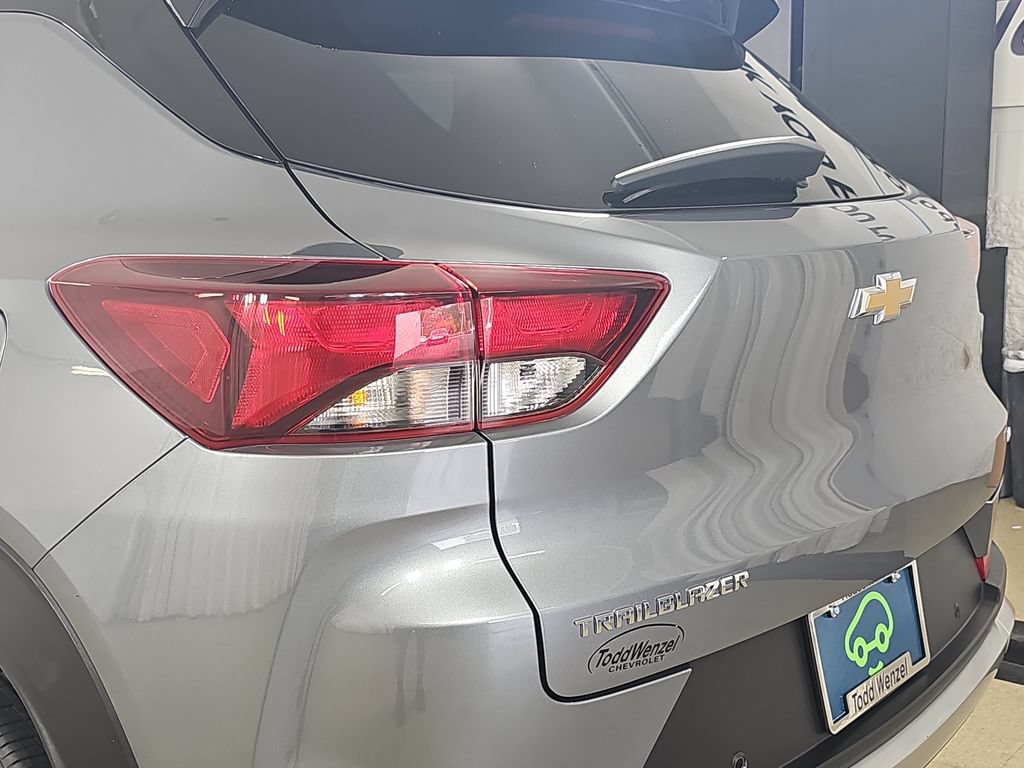 Certified 2021 Chevrolet TrailBlazer LT w/ Convenience Package FWD image 38