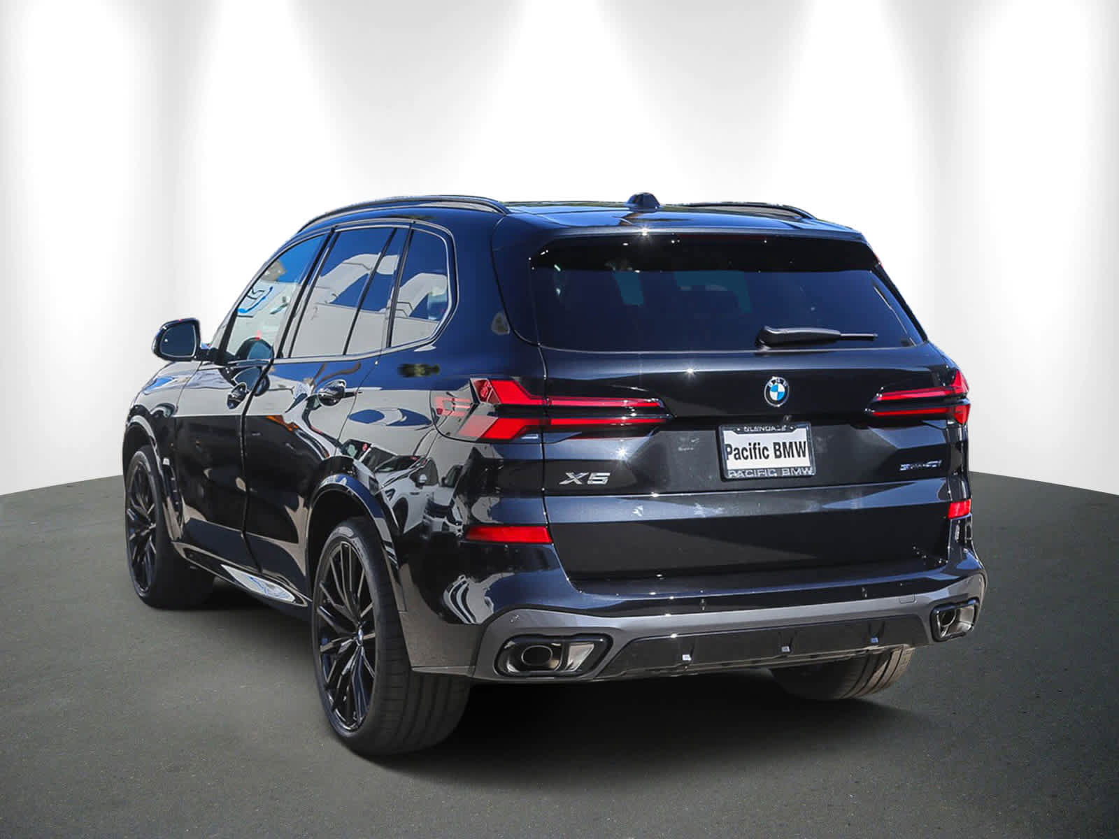 Used 2026 BMW X5 sDrive40i w/ M Sport Package image 4