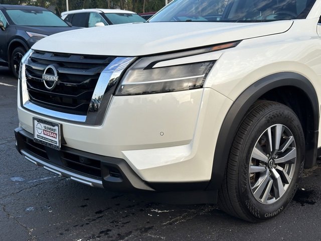 Certified 2024 Nissan Pathfinder SL image 8