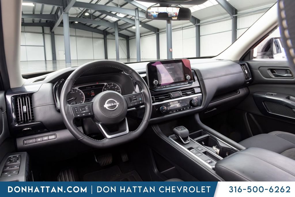Used 2025 Nissan Pathfinder SV FWD image 17