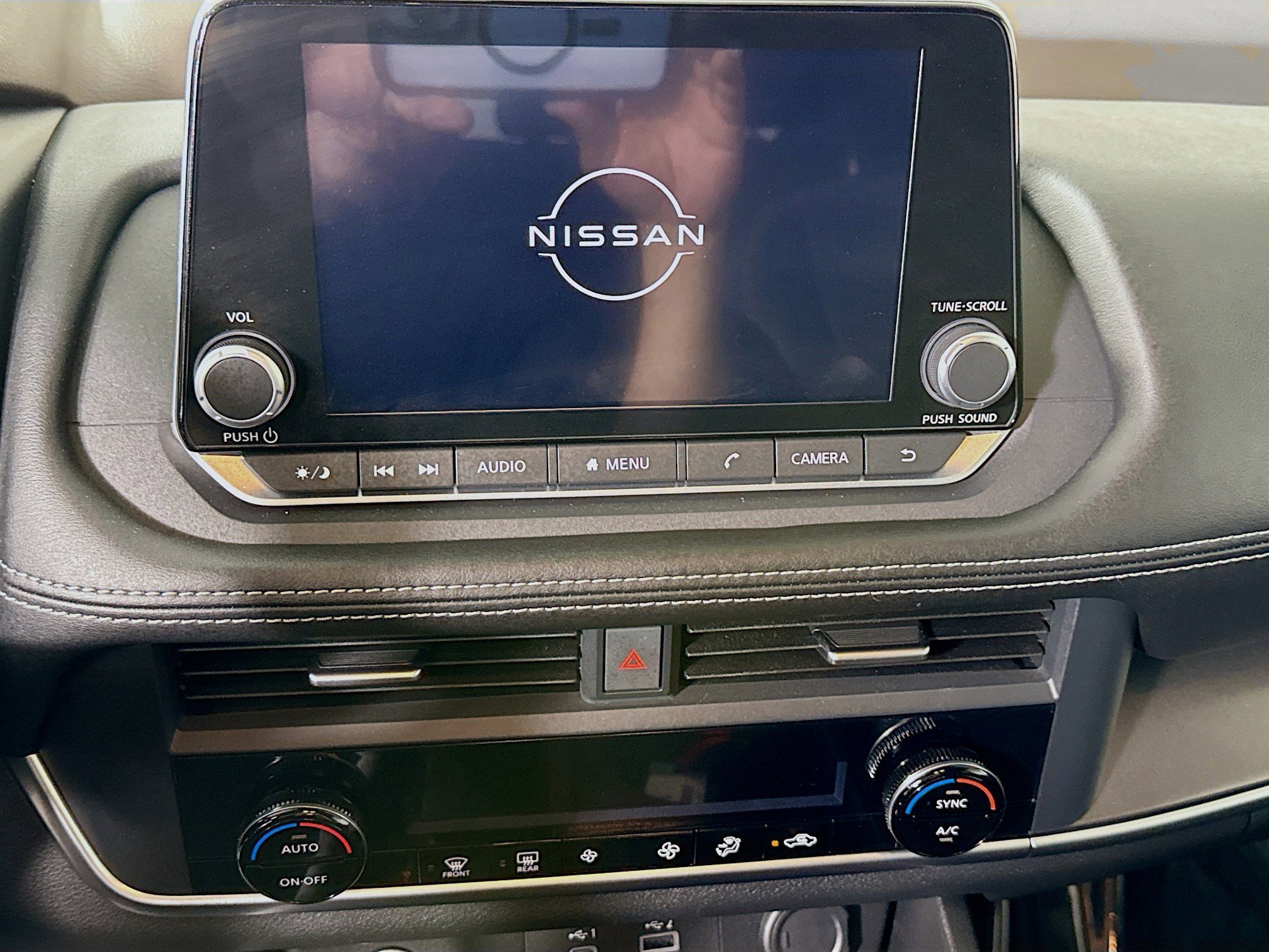 Used 2023 Nissan Rogue SV image 18