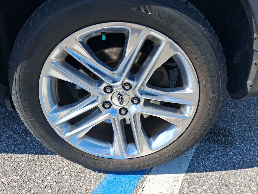 Used 2016 Ford Explorer XLT w/ Equipment Group 202A FWD image 11