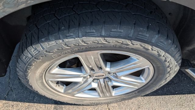 Used 2019 Ford Expedition XLT w/ Equipment Group 202A AWD/4WD image 5