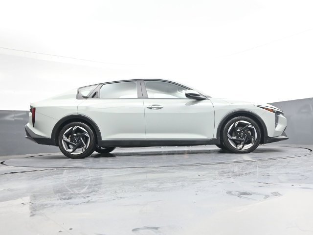 Used 2025 Kia K4 EX FWD image 32