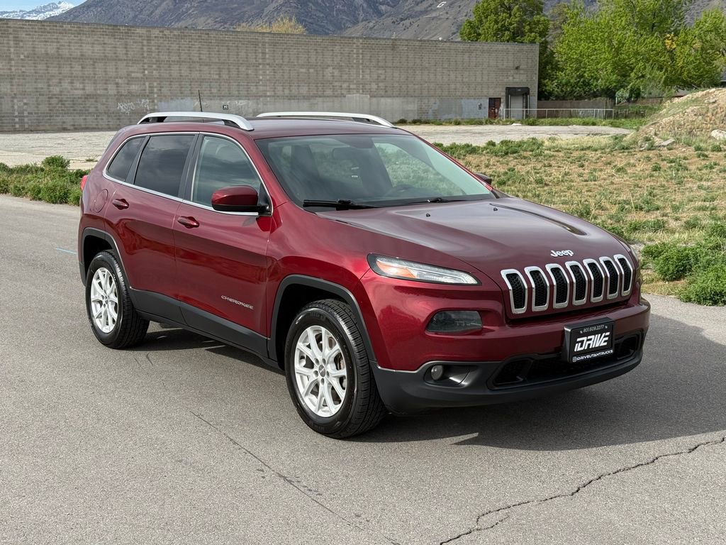 Used 2018 Jeep Cherokee Latitude AWD/4WD image 2