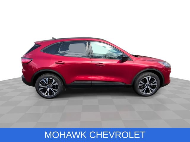Used 2021 Ford Escape SE w/ SE Sport Appearance Package image 9