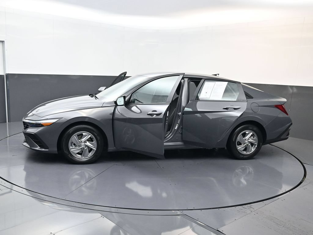Certified 2026 Hyundai Elantra SE FWD image 31