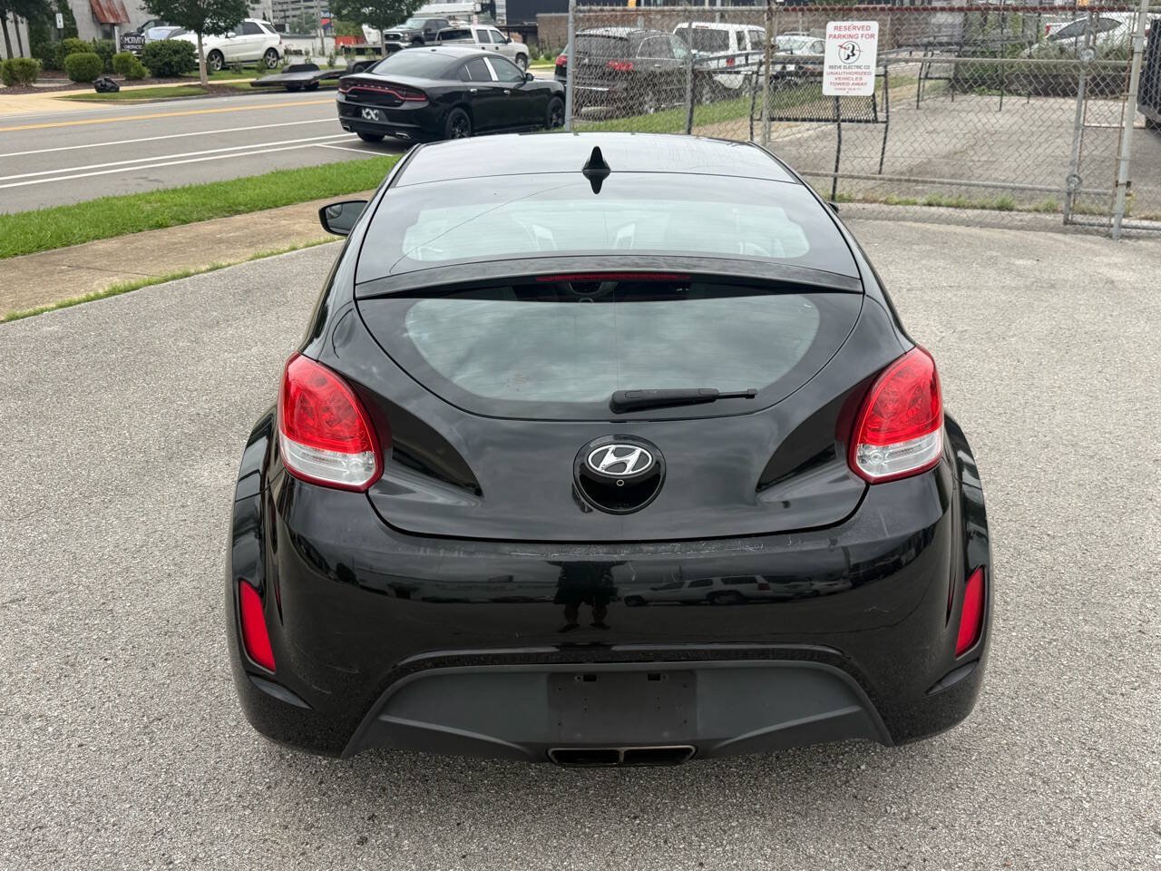 Used 2017 Hyundai Veloster FWD image 5
