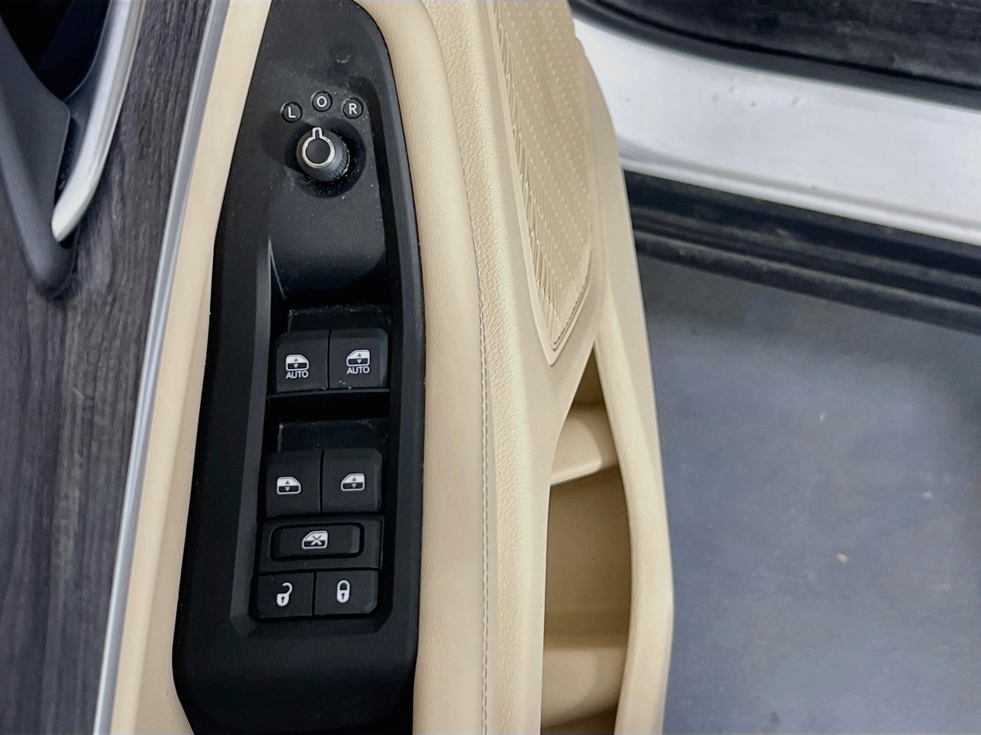 Used 2023 Jeep Grand Cherokee Limited AWD/4WD image 18