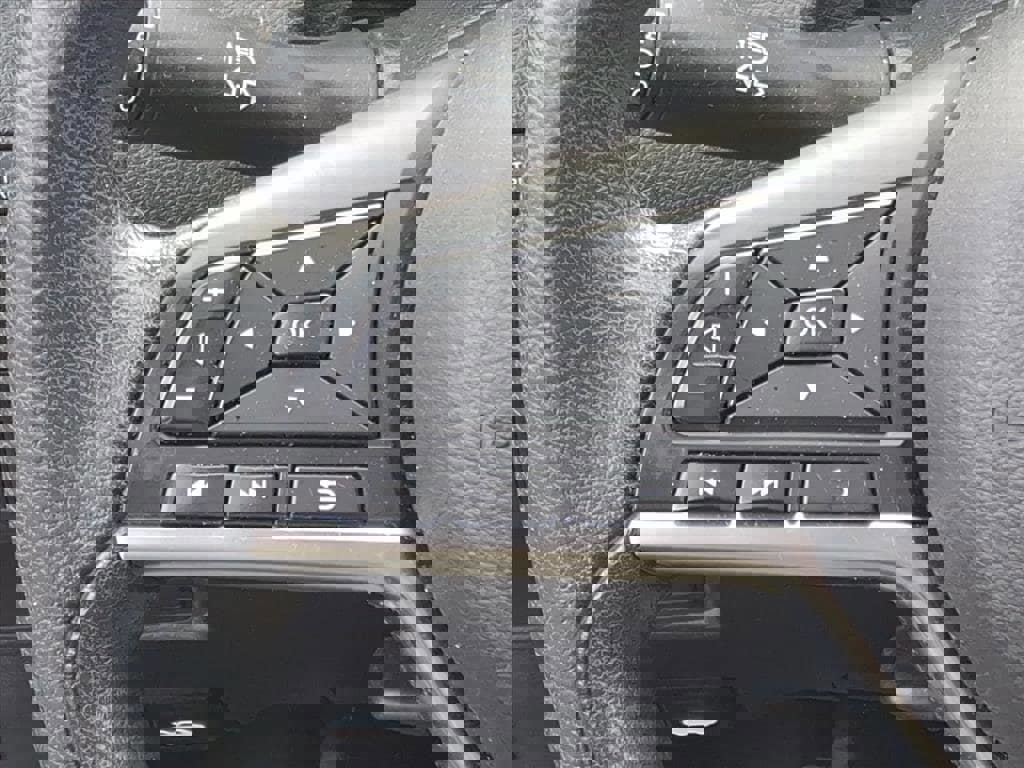 Used 2020 Nissan Rogue Sport S image 18