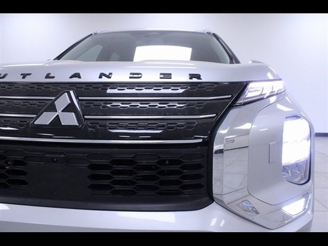 Used 2023 Mitsubishi Outlander SEL image 13