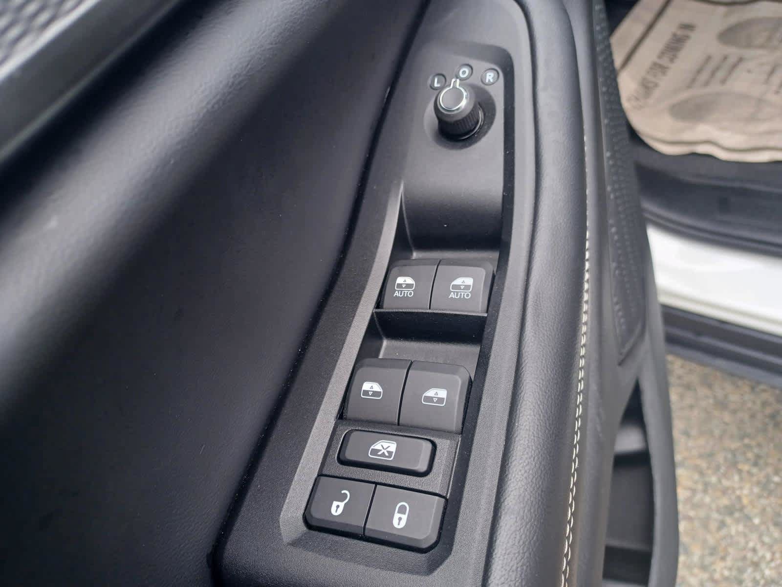 Used 2023 Jeep Grand Cherokee Altitude AWD/4WD image 16