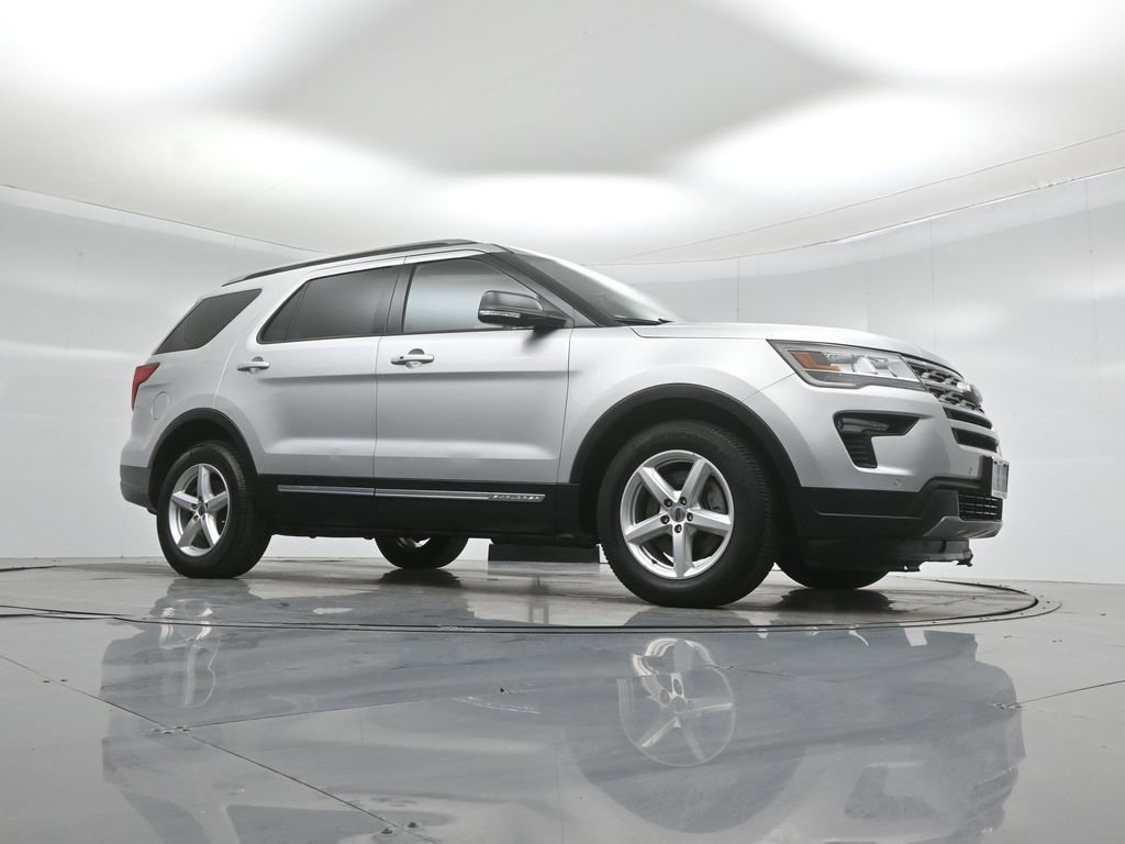 Certified 2018 Ford Explorer XLT w/ Equipment Group 202A image 3