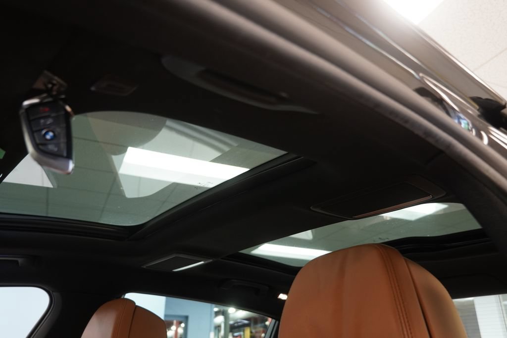 Used 2017 BMW 740i xDrive AWD/4WD image 4
