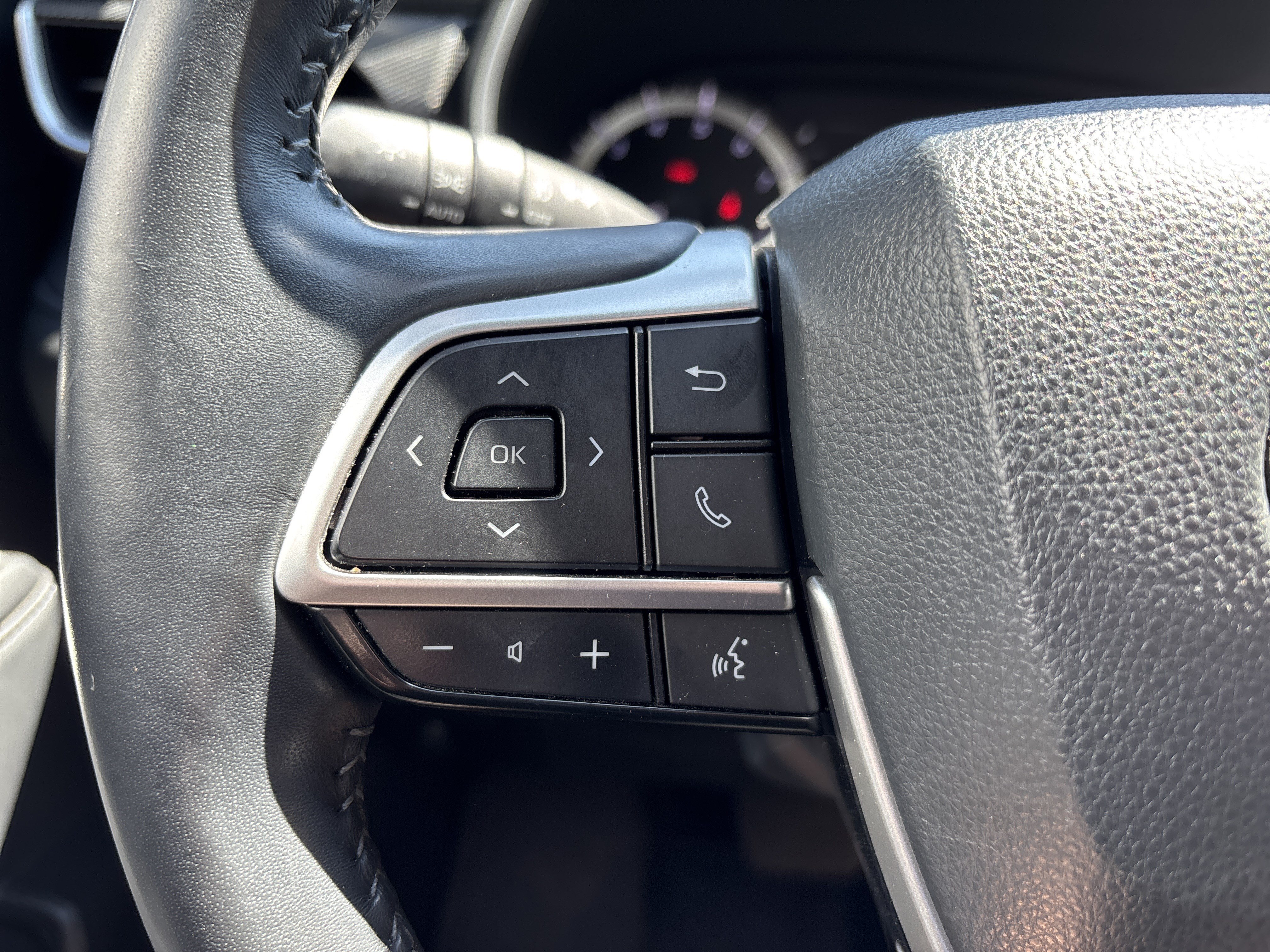 Used 2023 Toyota Highlander XSE AWD/4WD image 18