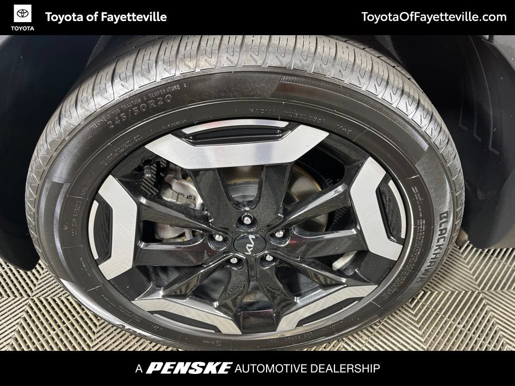 Used 2023 Kia Telluride EX w/ EX Captain's Chair Package FWD image 4