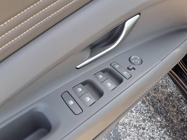 Used 2025 Hyundai Elantra SEL FWD image 49