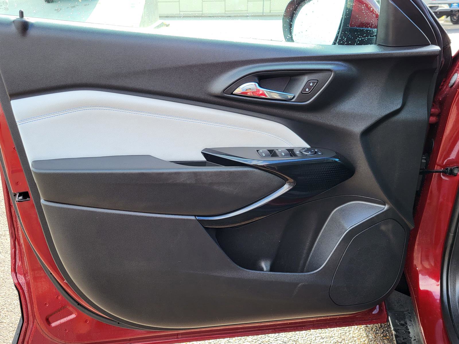 Used 2025 Chevrolet Trax LT w/ LT Convenience Package image 20