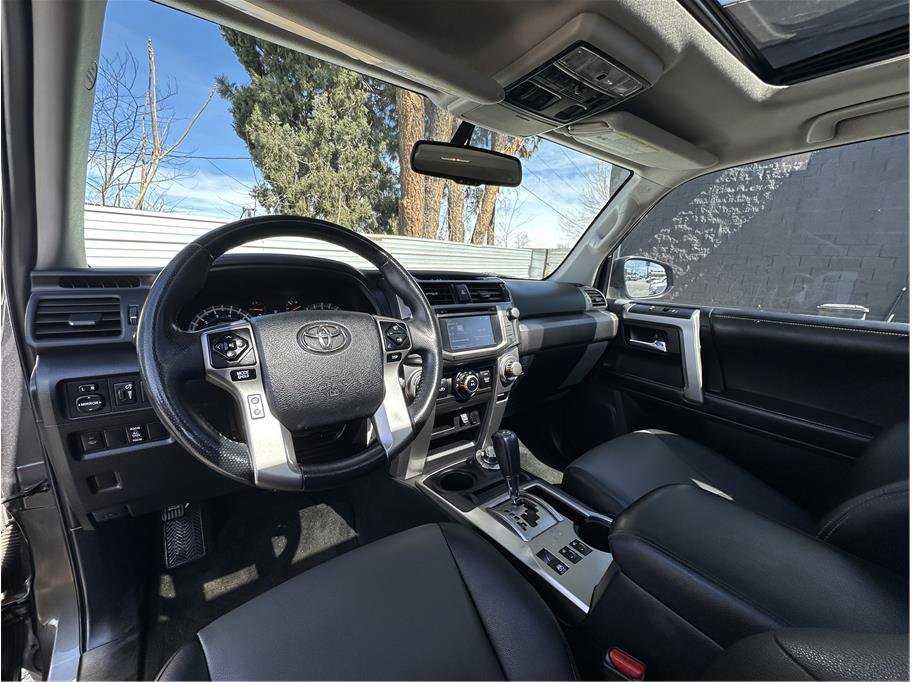 Used 2015 Toyota 4Runner SR5 Premium image 2