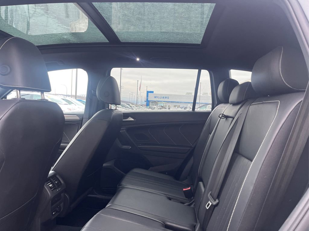 Used 2024 Volkswagen Tiguan SE R-Line image 10