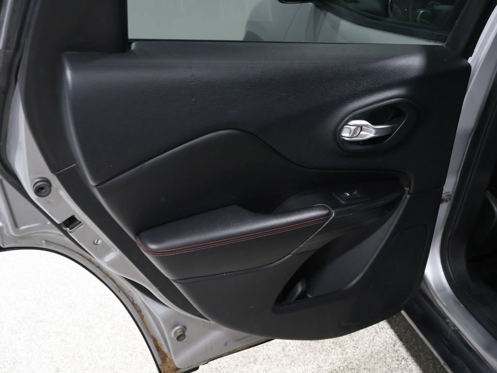 Used 2015 Jeep Cherokee Trailhawk w/ Comfort/Convenience Group image 21