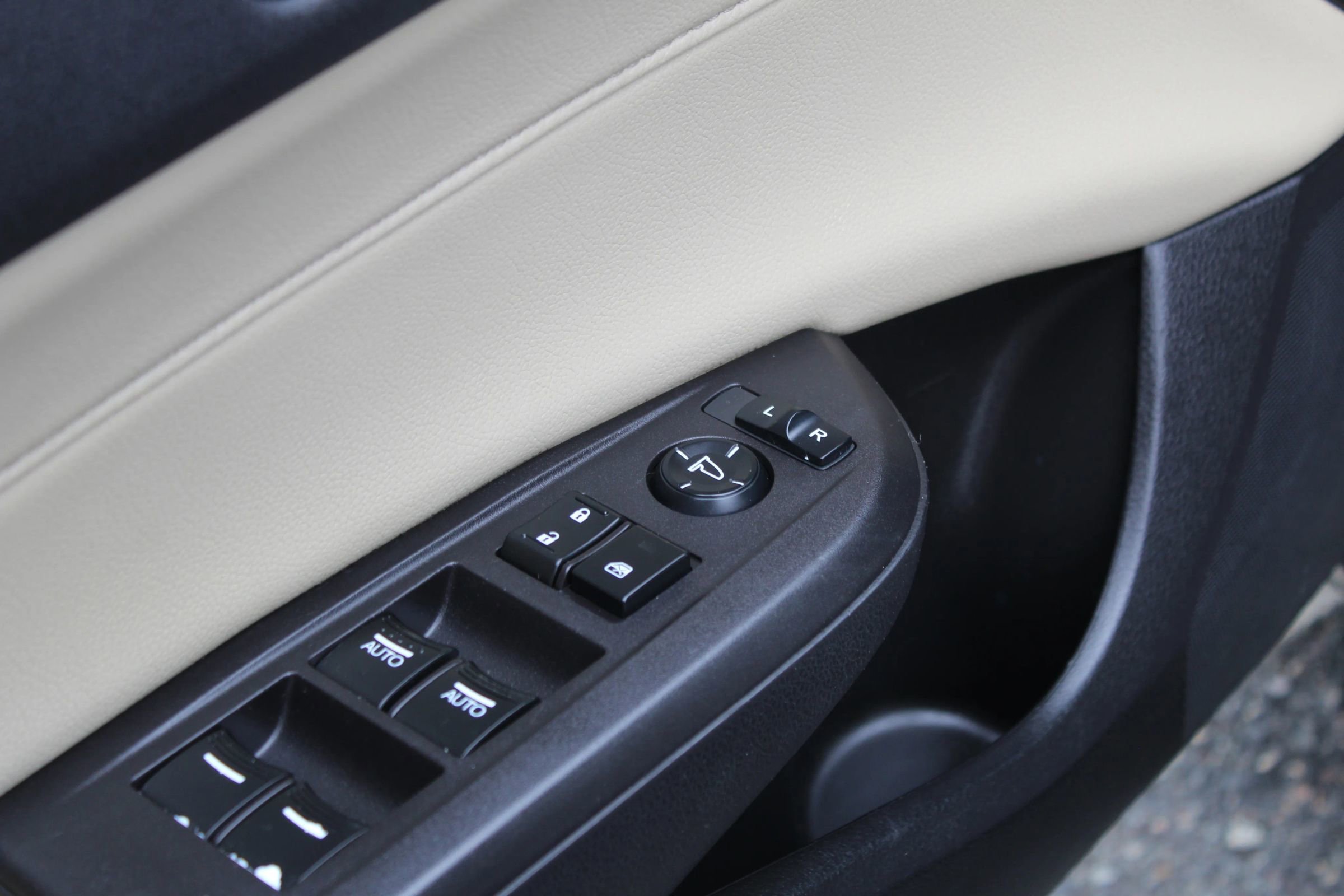 Used 2014 Acura ILX 2.0L Sedan 4D image 22