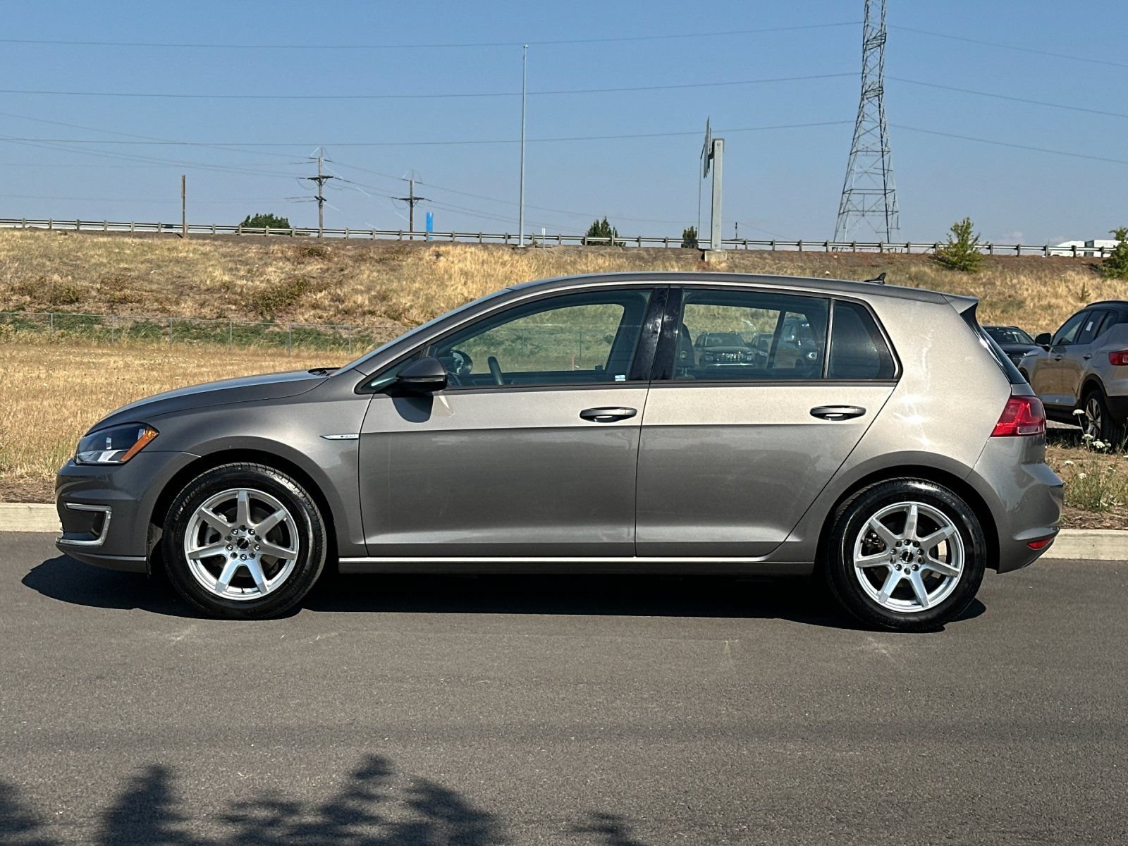 Used 2016 Volkswagen e-Golf SE w/ DC Fast Charging Package FWD image 6
