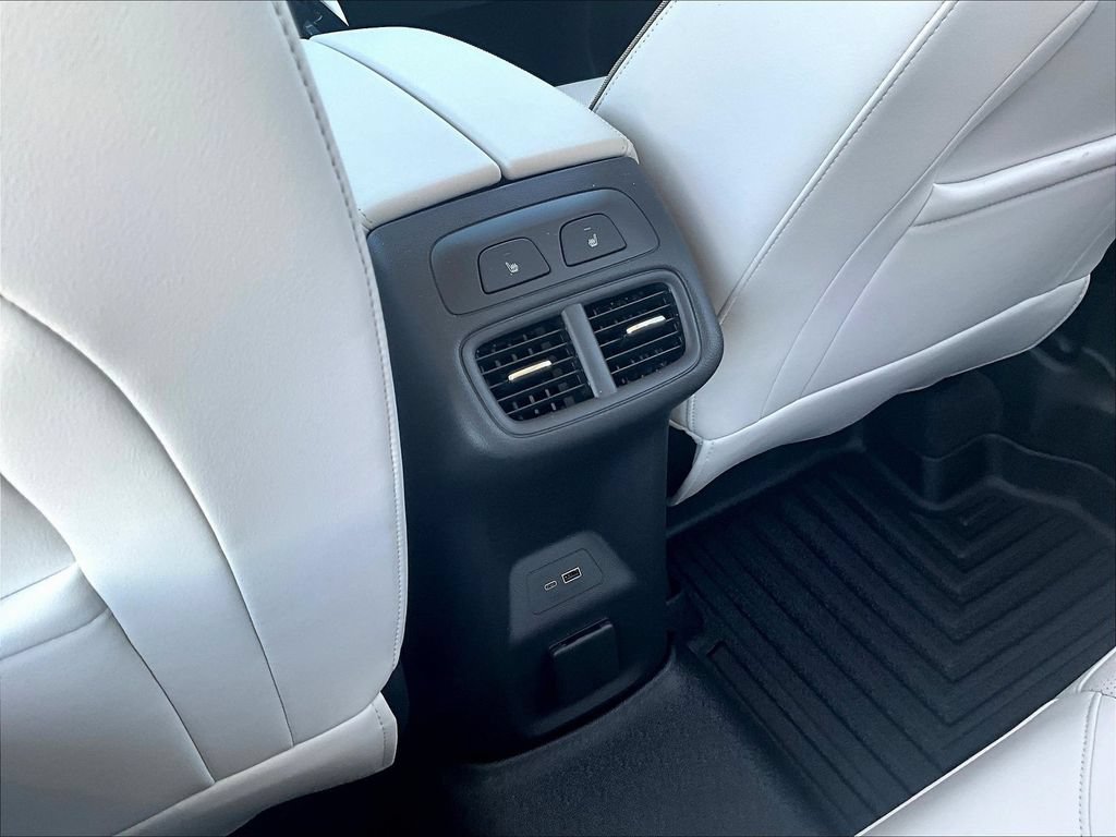 Used 2025 Buick Envision Avenir AWD/4WD image 12