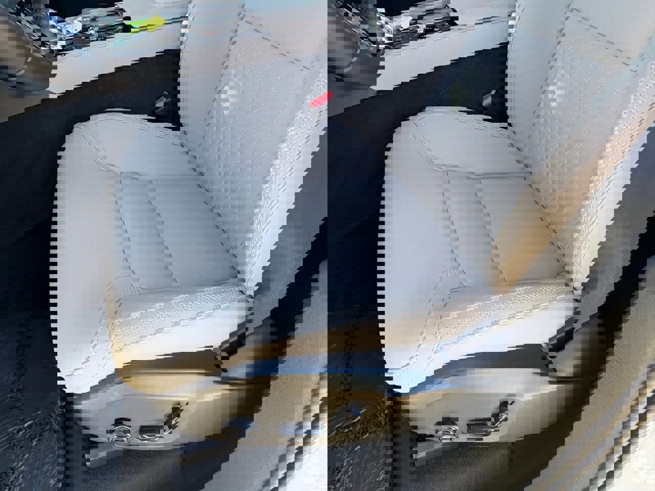 New 2025 Volvo XC90 T8 Plus w/ Protection Package Premier image 19