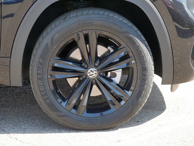 Certified 2023 Volkswagen Atlas Cross Sport SEL R-Line AWD/4WD image 9
