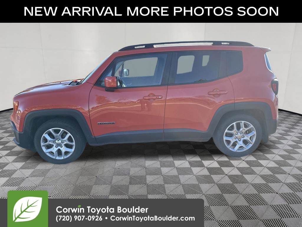 Used 2017 Jeep Renegade Latitude FWD image 4