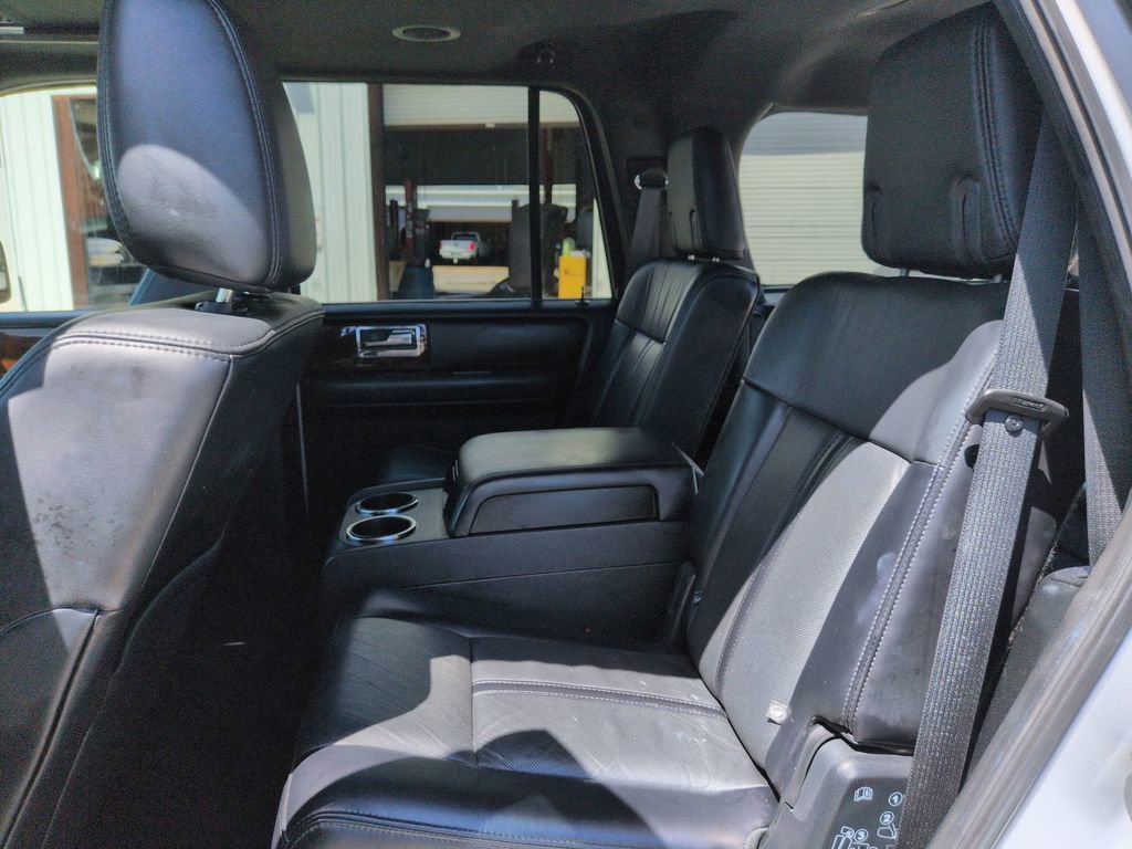 Used 2017 Lincoln Navigator Select image 24