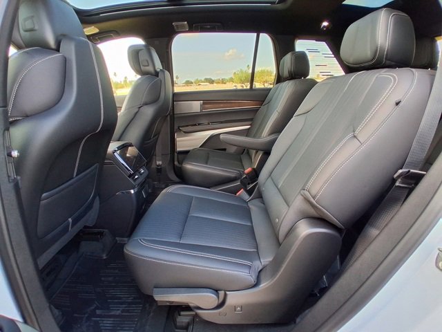 New 2026 Cadillac Vistiq Luxury w/ LPO, Floor Liner Package image 23